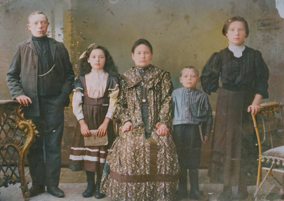 Arthur, Anna, Sadie, William, and Fanny in Vishki